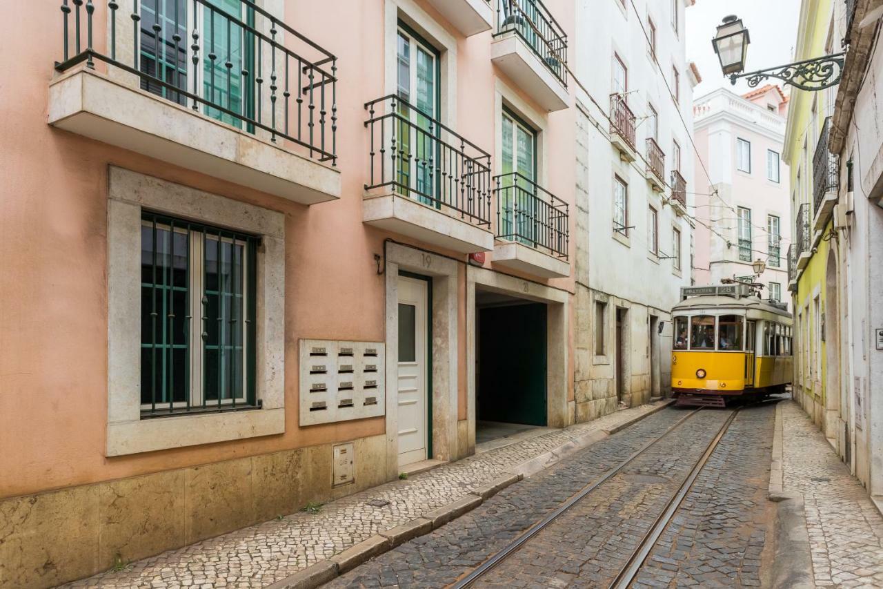 Alfama Modern Two-Bedroom Apartment W/ River View And Parking - By Lu Holidays Lisboa エクステリア 写真