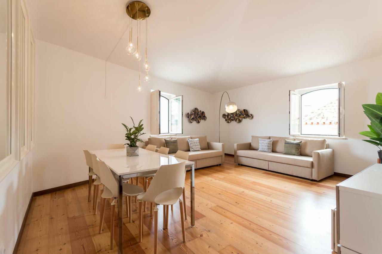 Alfama Modern Two-Bedroom Apartment W/ River View And Parking - By Lu Holidays Lisboa エクステリア 写真
