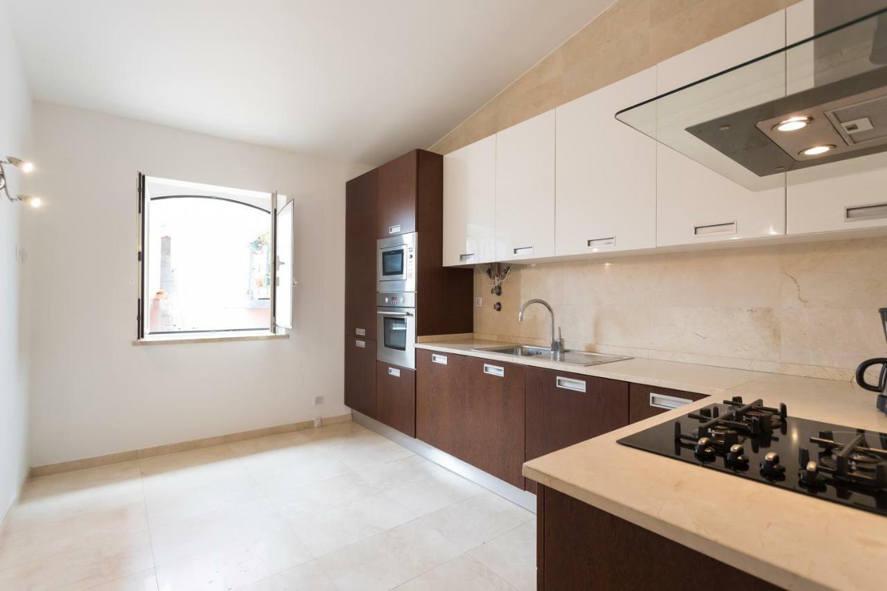 Alfama Modern Two-Bedroom Apartment W/ River View And Parking - By Lu Holidays Lisboa エクステリア 写真