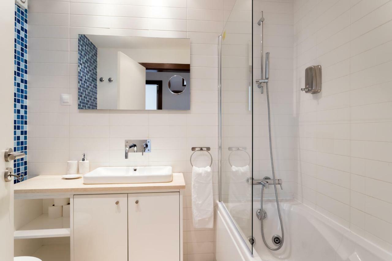 Alfama Modern Two-Bedroom Apartment W/ River View And Parking - By Lu Holidays Lisboa エクステリア 写真