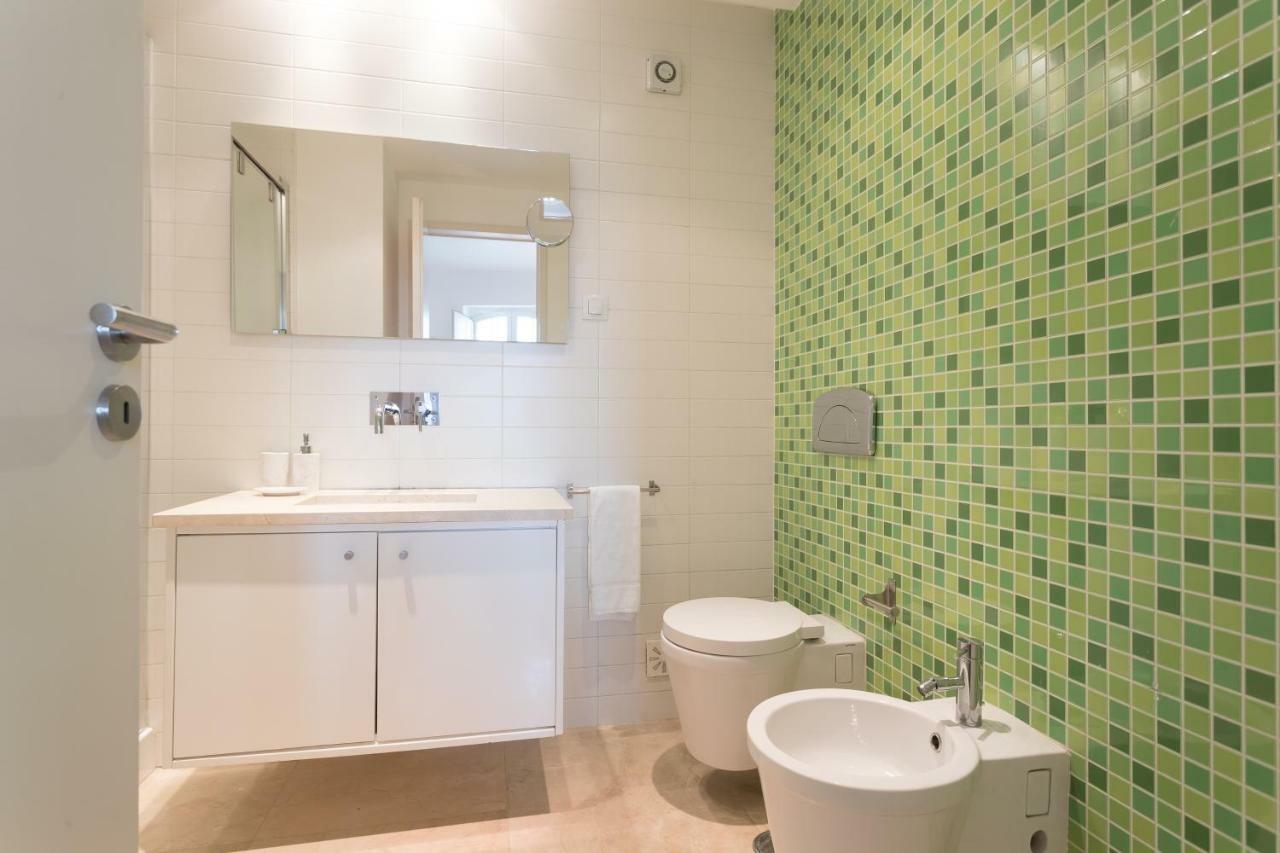Alfama Modern Two-Bedroom Apartment W/ River View And Parking - By Lu Holidays Lisboa エクステリア 写真