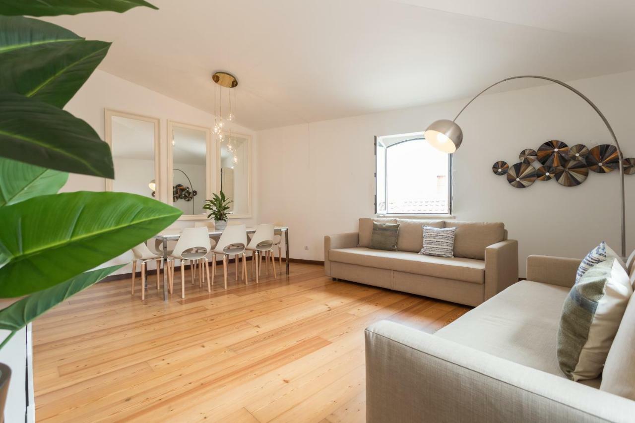 Alfama Modern Two-Bedroom Apartment W/ River View And Parking - By Lu Holidays Lisboa エクステリア 写真